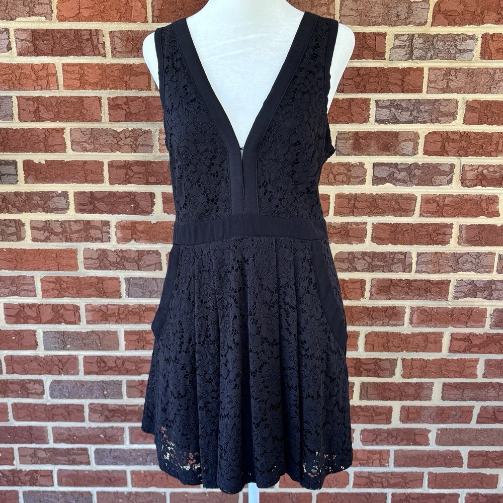 Free People Black Floral Lace Whimsigoth Mini Dress‎ Womens M Sleeveless Pockets